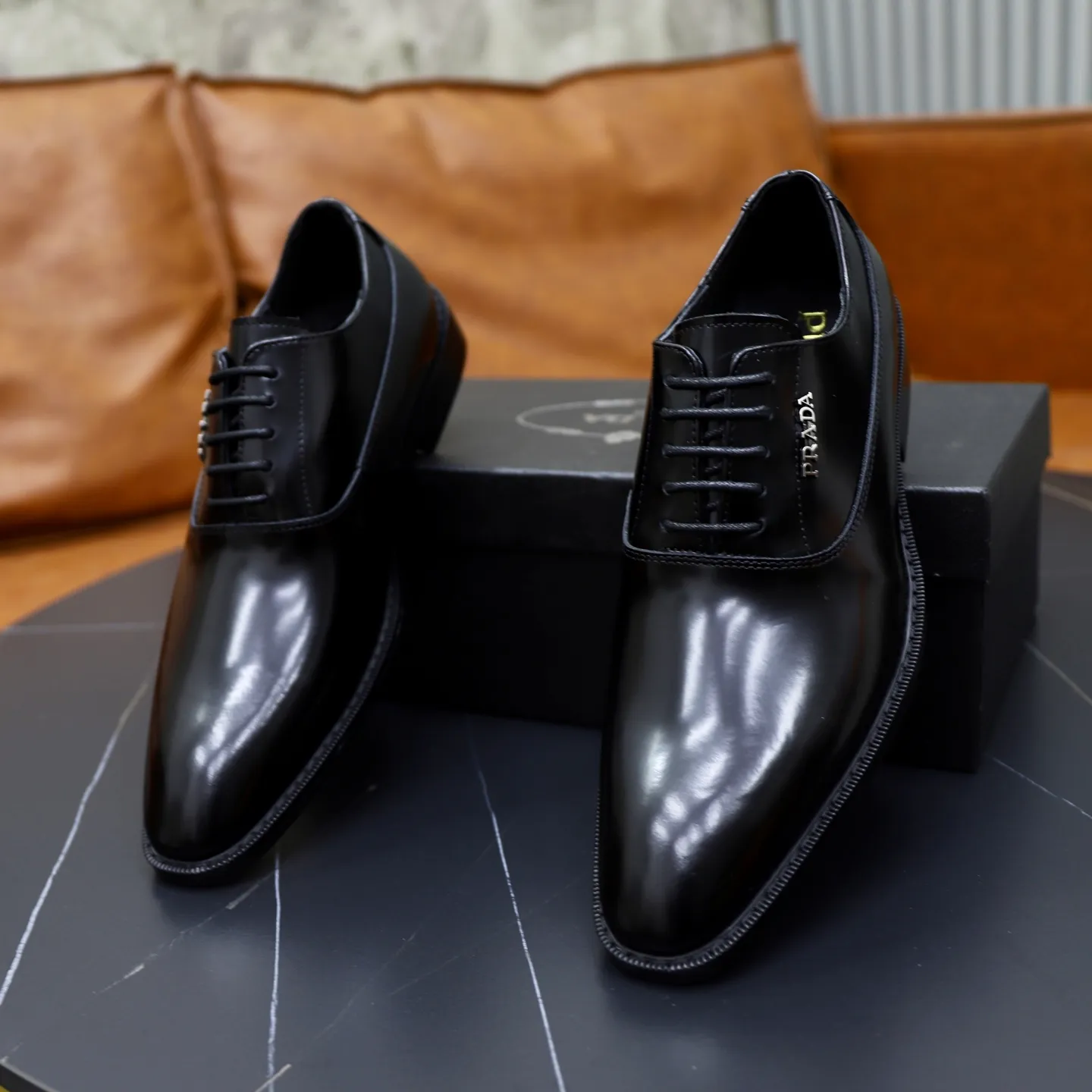 Ex-factory price: 540💰🙅‍♂️🙅‍♂️🙅‍♂️ Brand: PRADA Standard code: Men's code 38-44 (45 can be customized) Grade: Same style as the official website Original order quality Material: Original cowhide surface Comfortable cowhide lining Original outsole Style category: Men's fashionable casual leather shoes Distinguished big-name luxury elements Top luxury Color: actual picture color